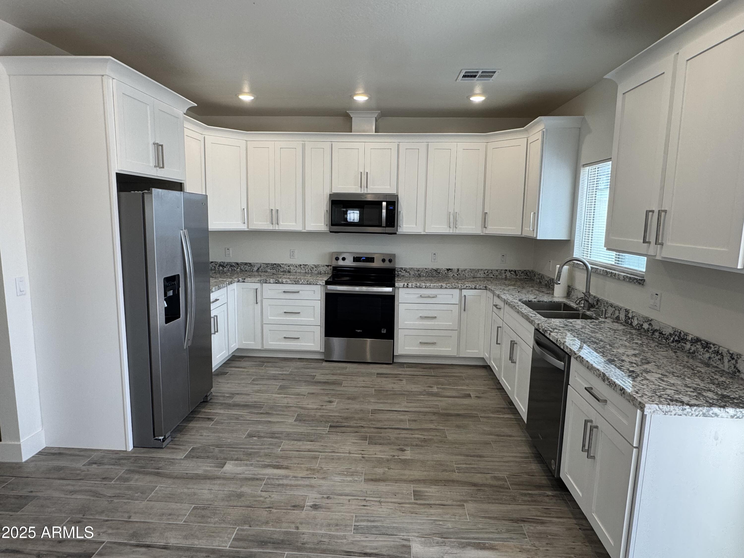 2814 East Roeser Road, Unit 1 Phoenix, AZ 85040 - Photo 4 of 16 IMG_2634