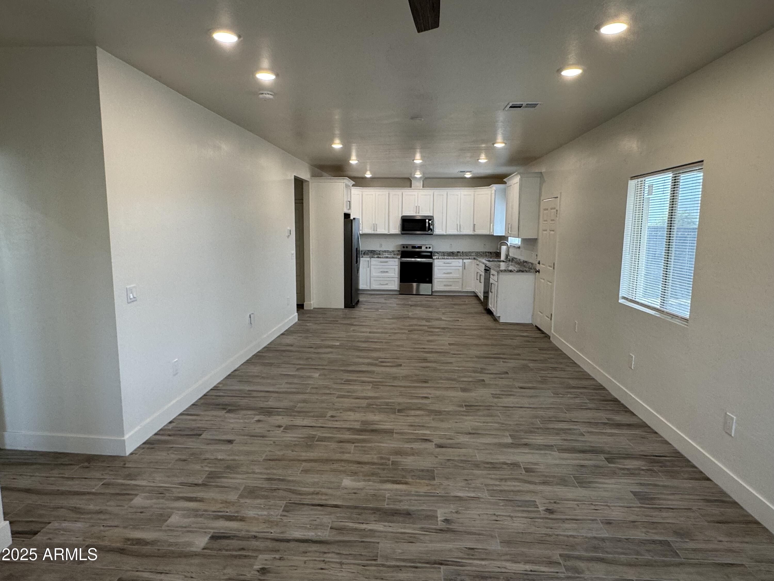 2814 East Roeser Road, Unit 1 Phoenix, AZ 85040 - Photo 7 of 16 IMG_2640