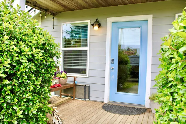 a house view with a outdoor space