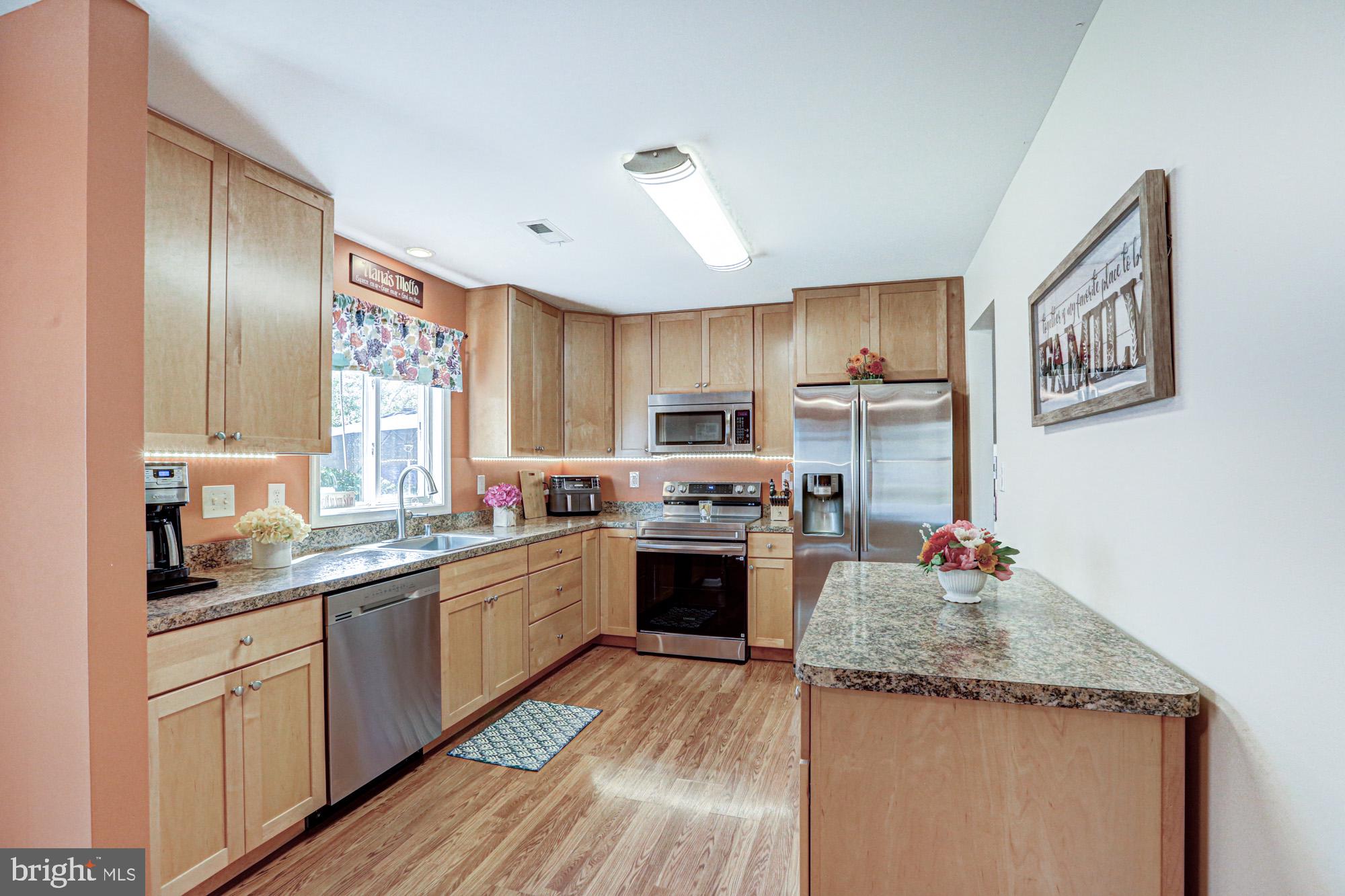 6 3 Rivers Drive Newark, DE 19702 - Photo 25 of 63 Bright and inviting kitchen space.