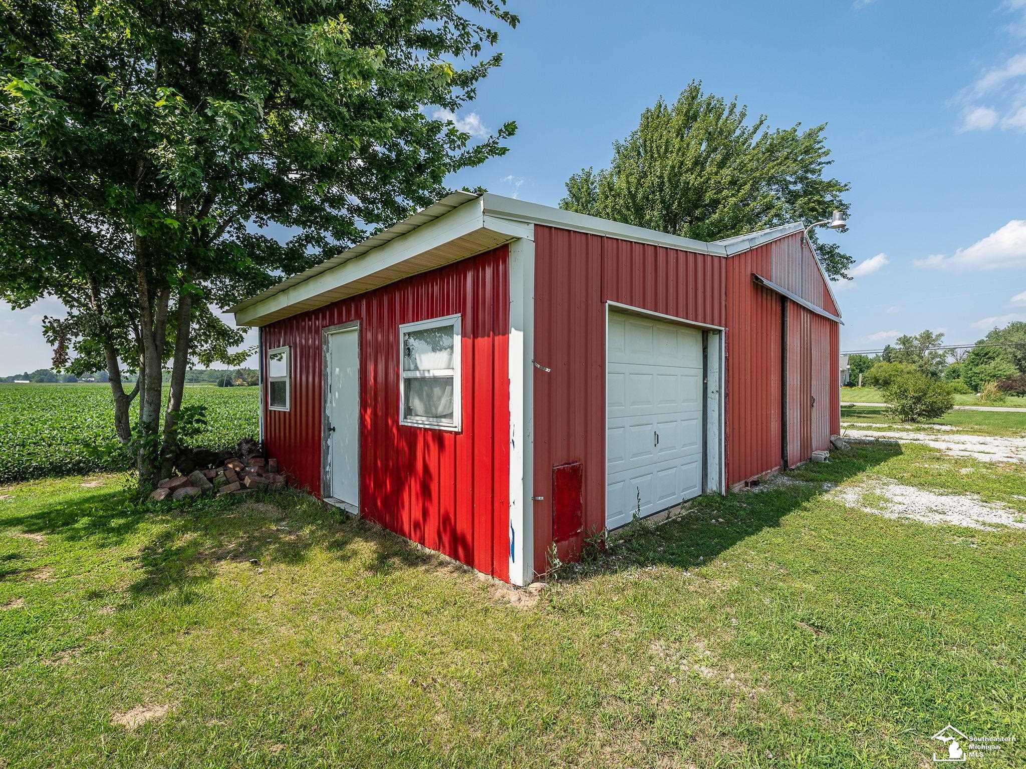 8383 Dixon Road Monroe, MI 48161 - Photo 8 of 30 50118490-7.JPG