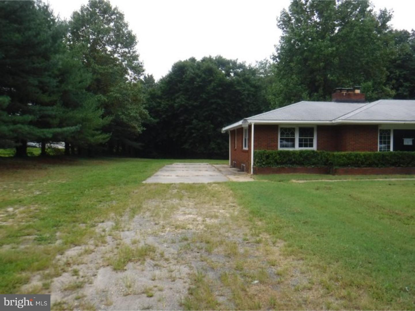 1256 South Main Road Vineland, NJ 08360 - Photo 3 of 18 Driveway