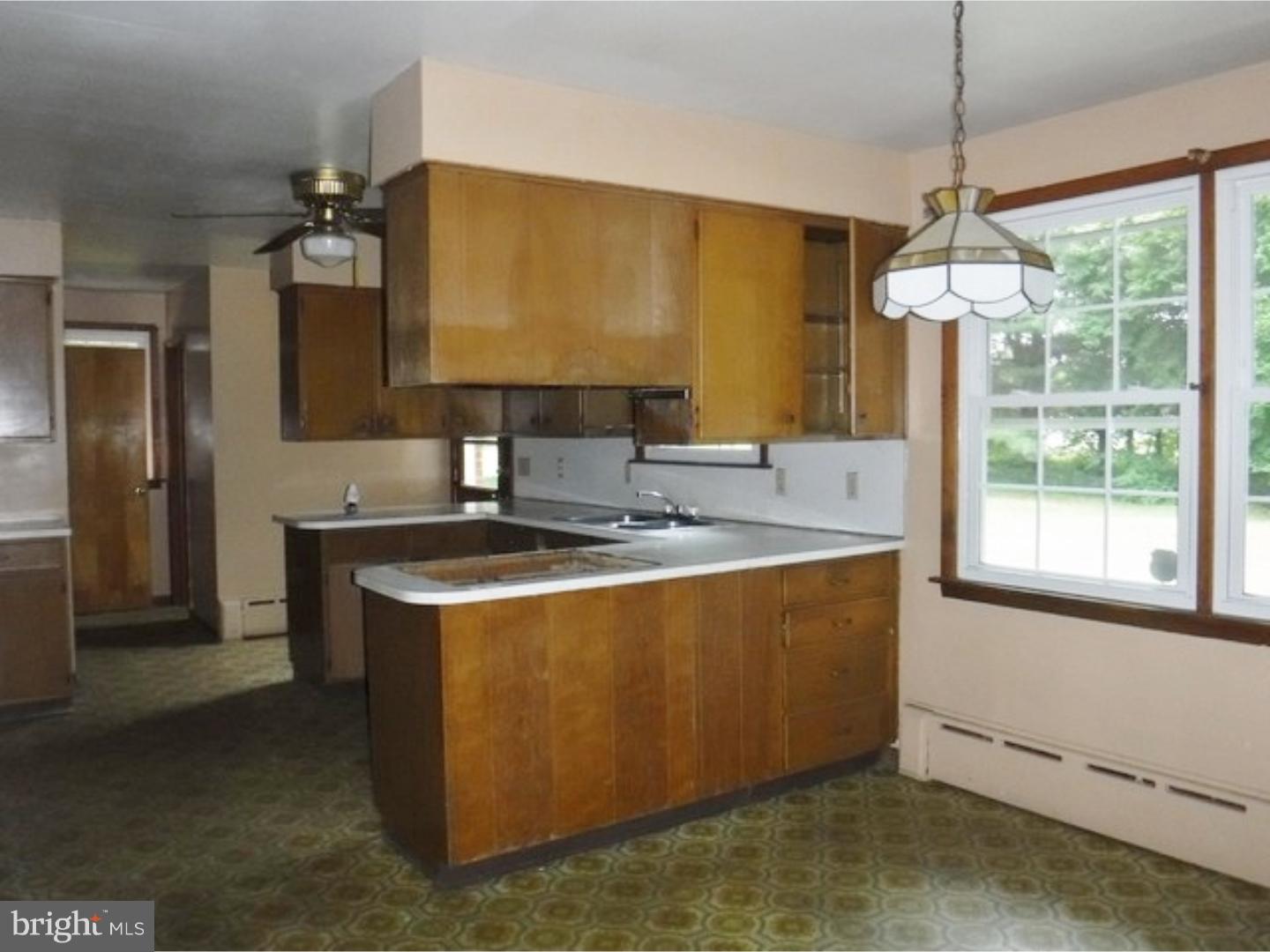 1256 South Main Road Vineland, NJ 08360 - Photo 8 of 18 Kitchen