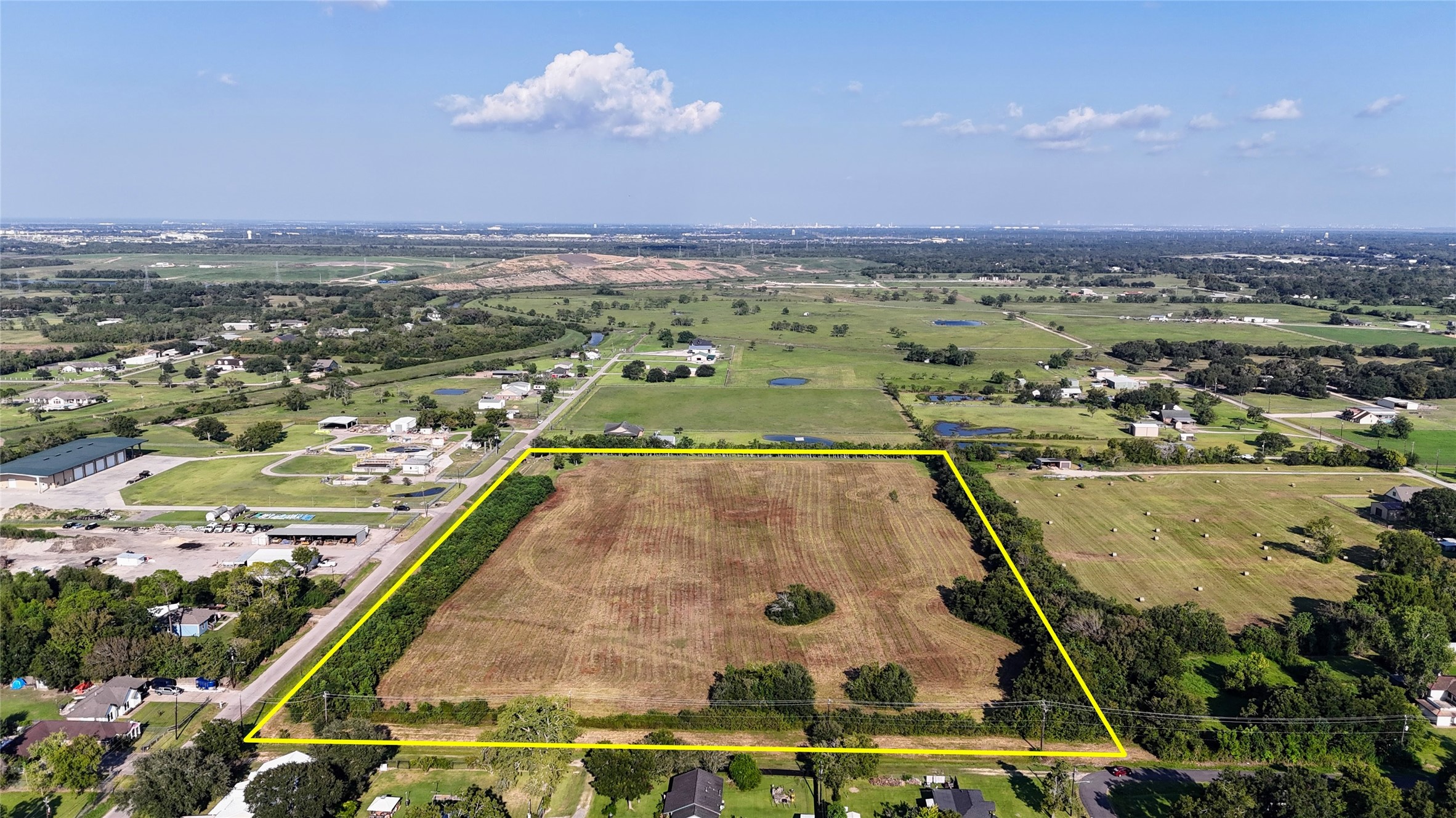 0 11th Santa Fe, TX 77510 - Photo 4 of 6 a view of a city