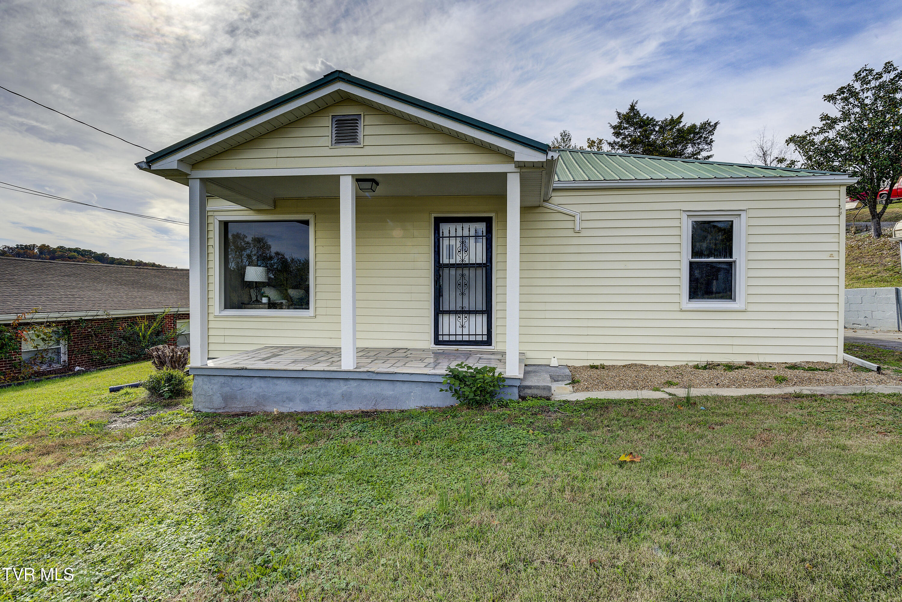 2209 Jett Road Kingsport, TN 37660 - Photo 1 of 46 Front
