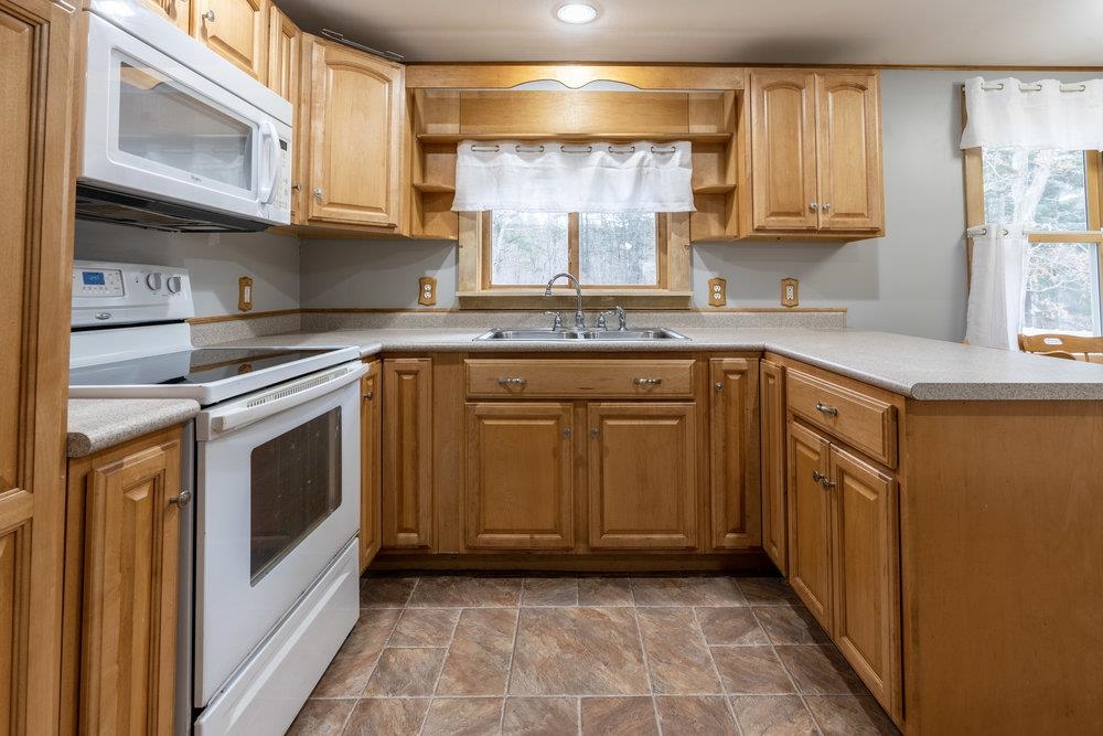 46 Old Dover Road Rochester, NH 03867 - Photo 11 of 35