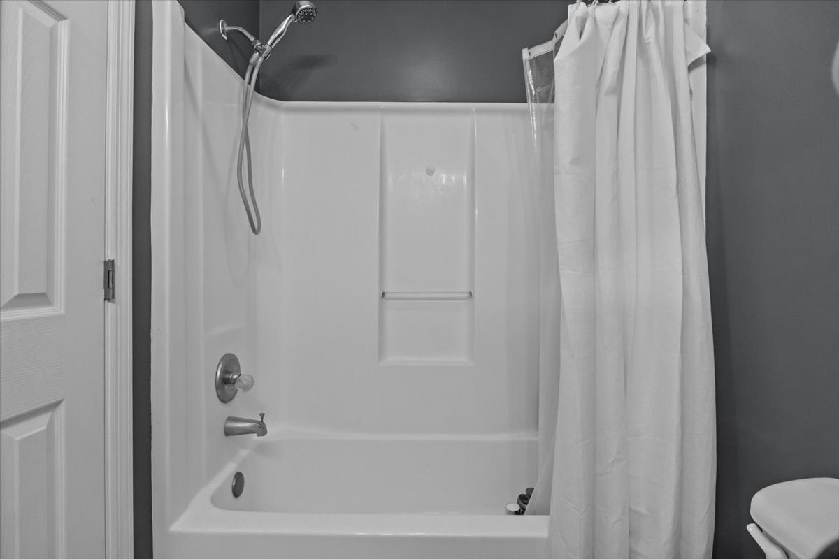 7173 New Hope Road Fairview, TN 37062 - Photo 19 of 31 a close up of a bathtub curtain