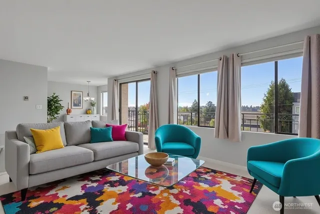 $360,000 | 10106 Greenwood Avenue North, Unit 203, Seattle, WA 98133