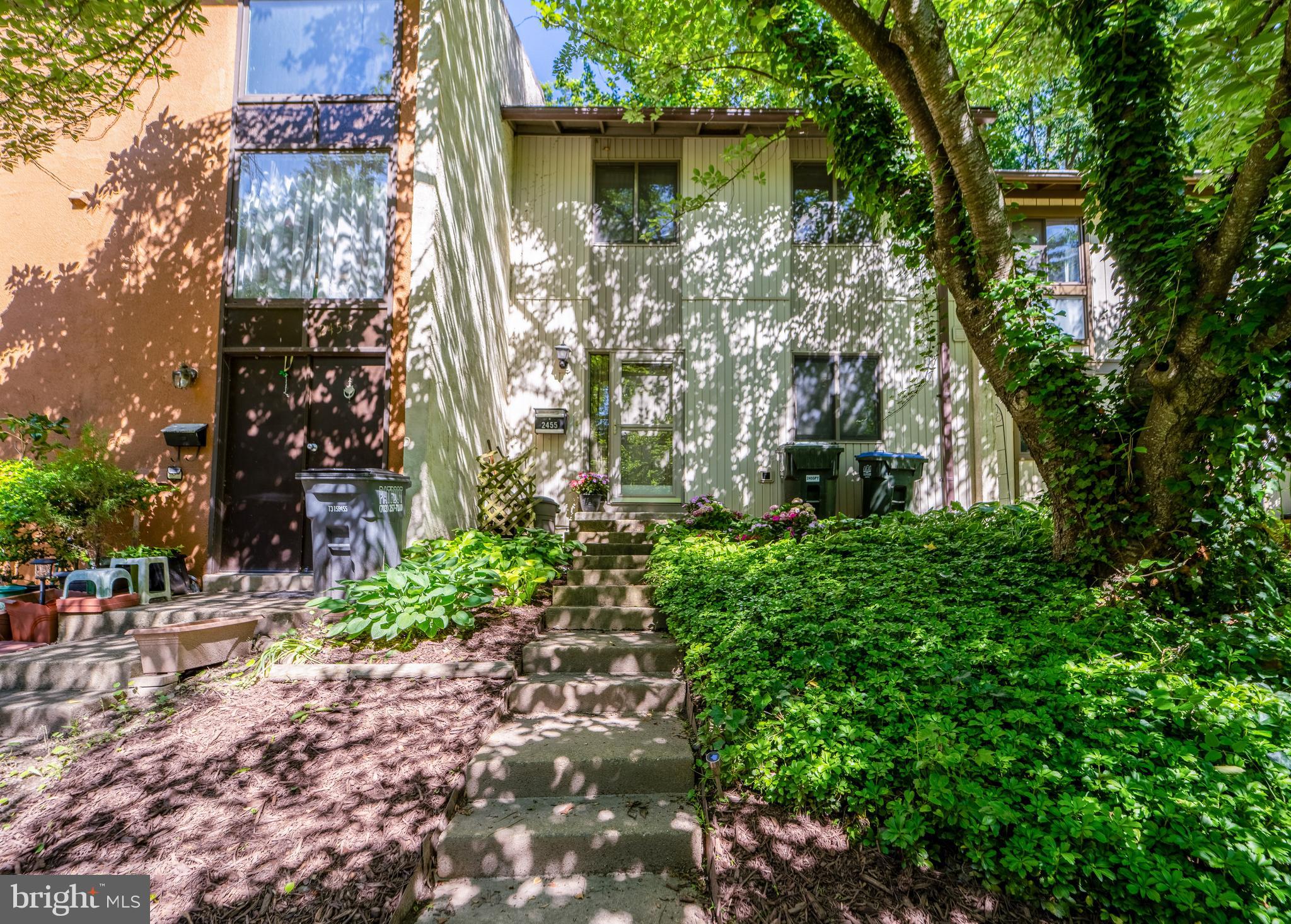 2455 Pyrenees Court Reston, VA 20191 - Photo 2 of 34