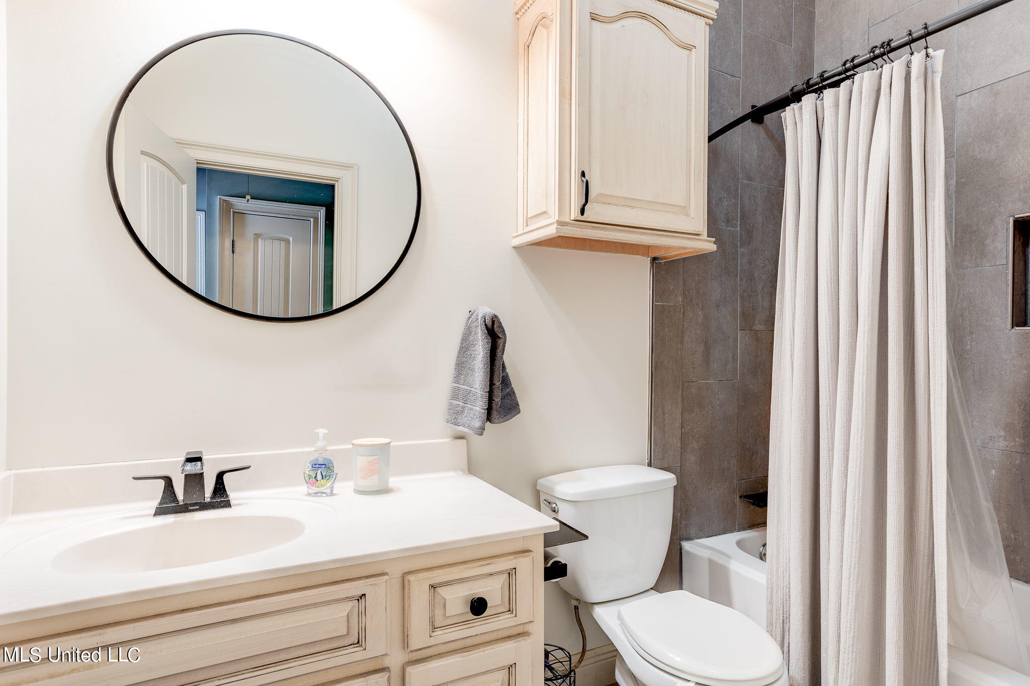 16245 McKay Road Gulfport, MS 39503 - Photo 22 of 50 Guest Bathroom