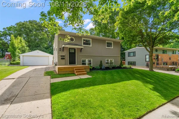 $325,000 | 954 Panorama Drive, Milford, MI 48381