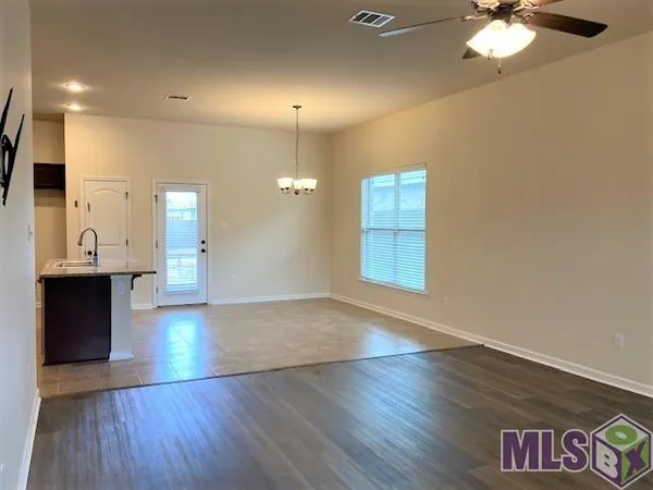 $2,200 | 15389 Mossystone Drive, Prairieville, LA 70769