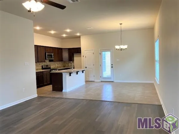 $2,200 | 15389 Mossystone Drive, Prairieville, LA 70769