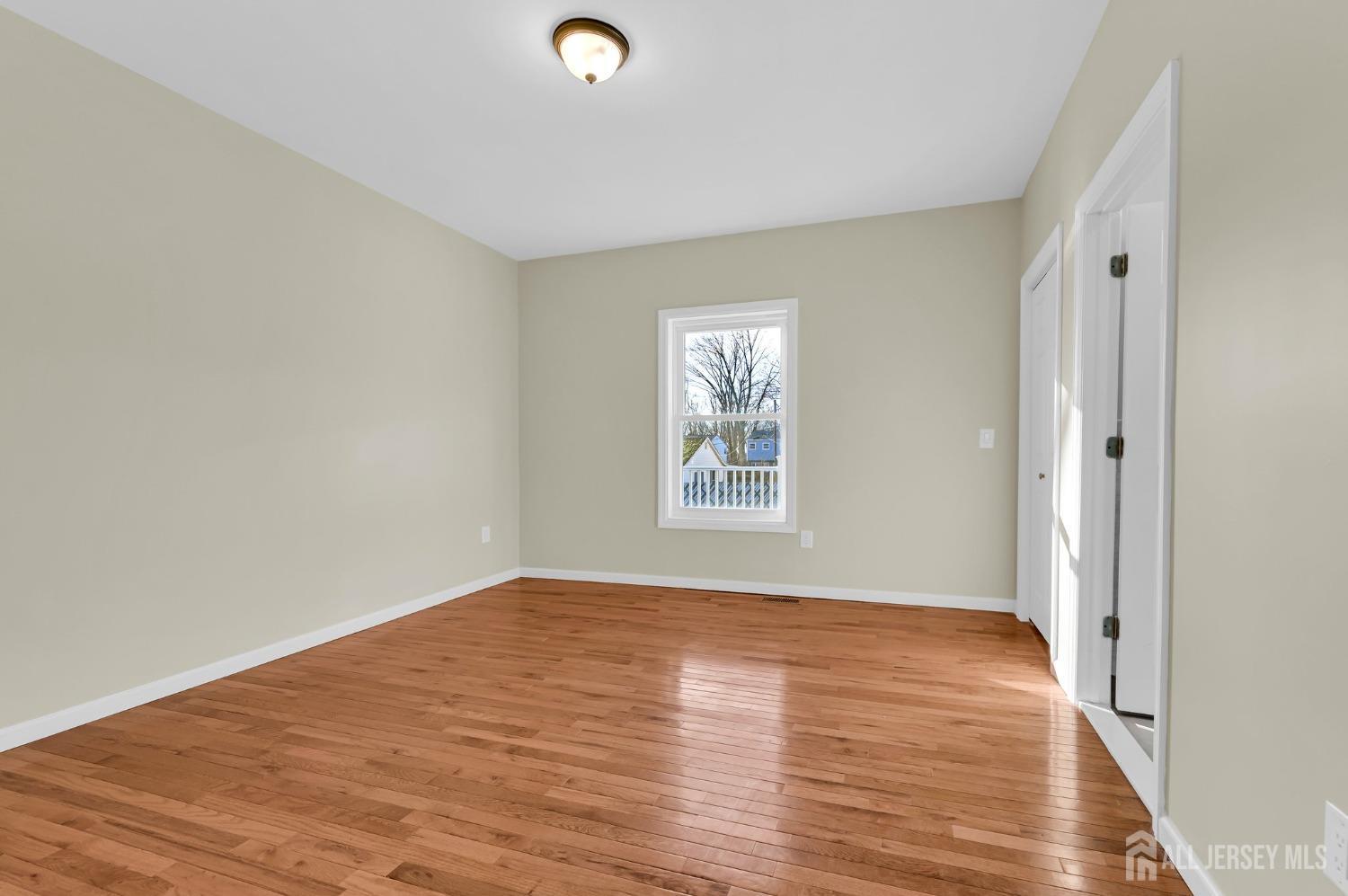 176 Easy Street Edison, NJ 08817 - Photo 11 of 56