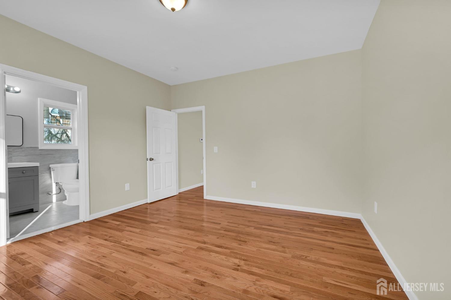 176 Easy Street Edison, NJ 08817 - Photo 12 of 56