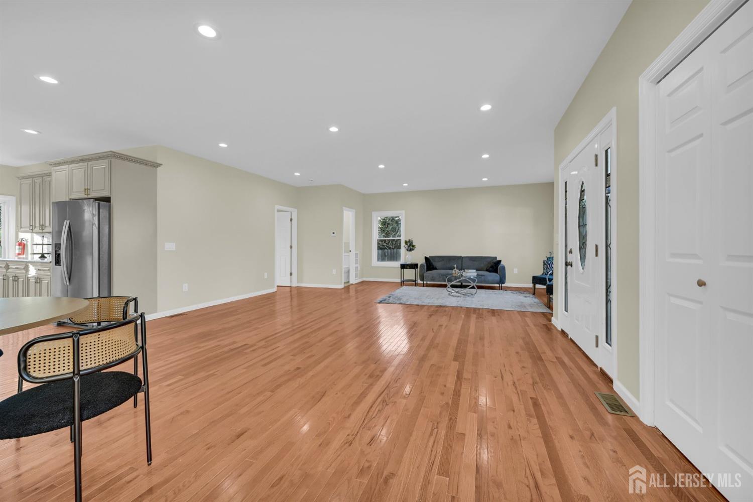 176 Easy Street Edison, NJ 08817 - Photo 15 of 56