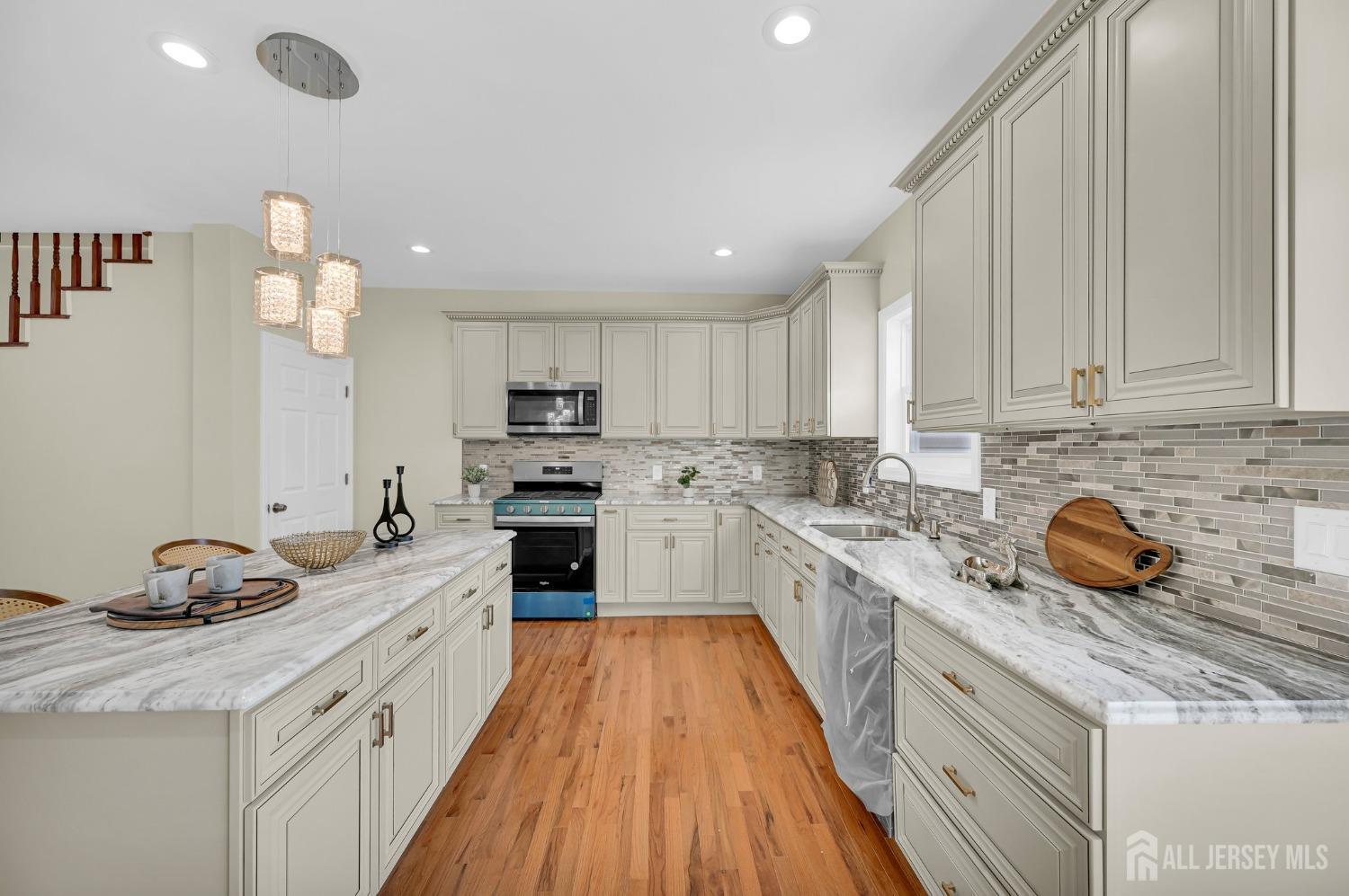 176 Easy Street Edison, NJ 08817 - Photo 24 of 56