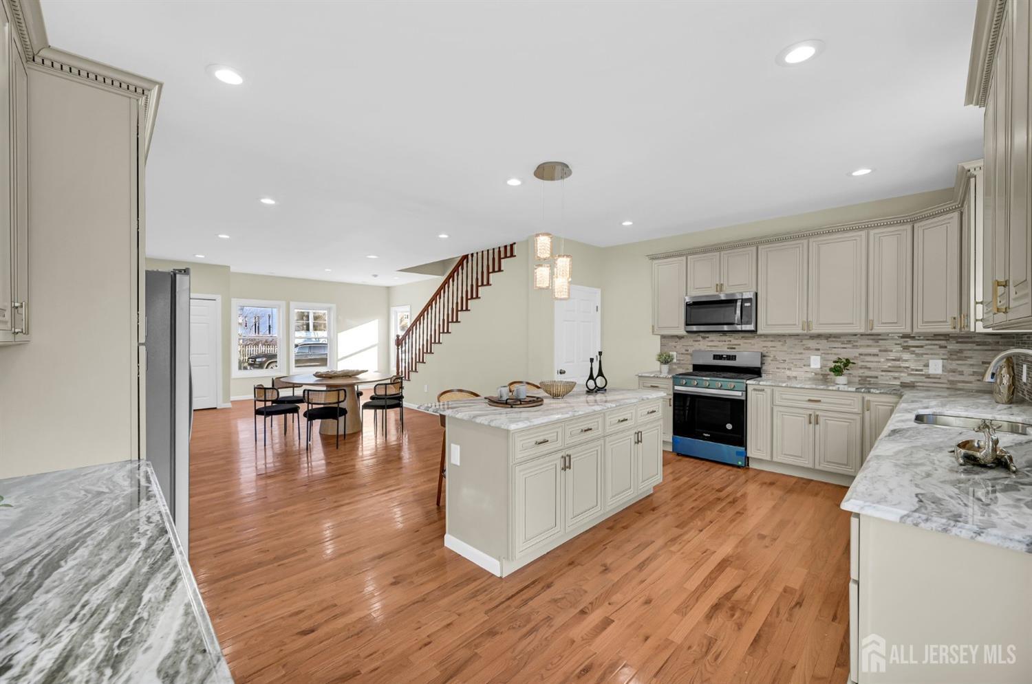 176 Easy Street Edison, NJ 08817 - Photo 25 of 56