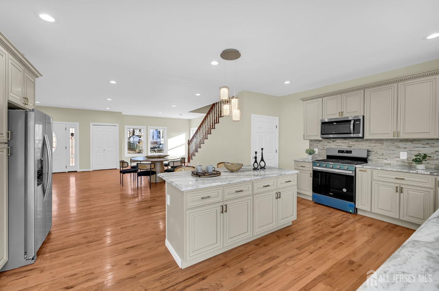 176 Easy Street Edison, NJ 08817 - Photo 26 of 56