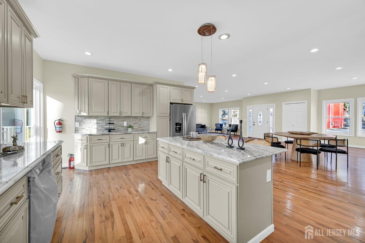 176 Easy Street Edison, NJ 08817 - Photo 27 of 56