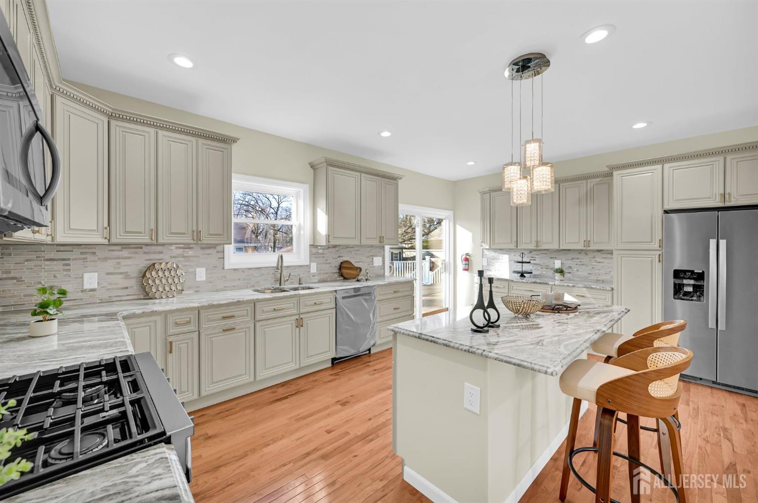 176 Easy Street Edison, NJ 08817 - Photo 28 of 56