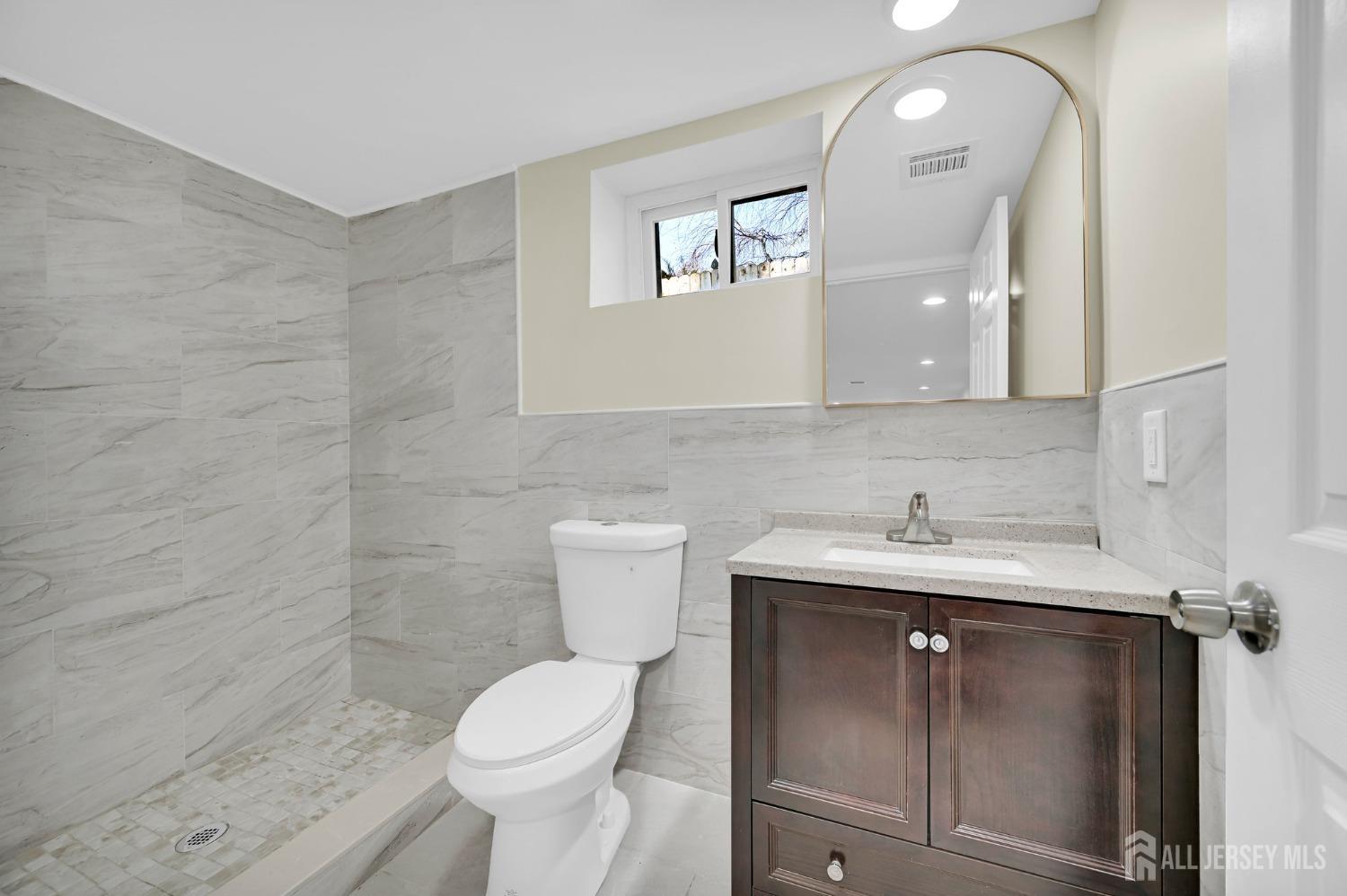 176 Easy Street Edison, NJ 08817 - Photo 33 of 56