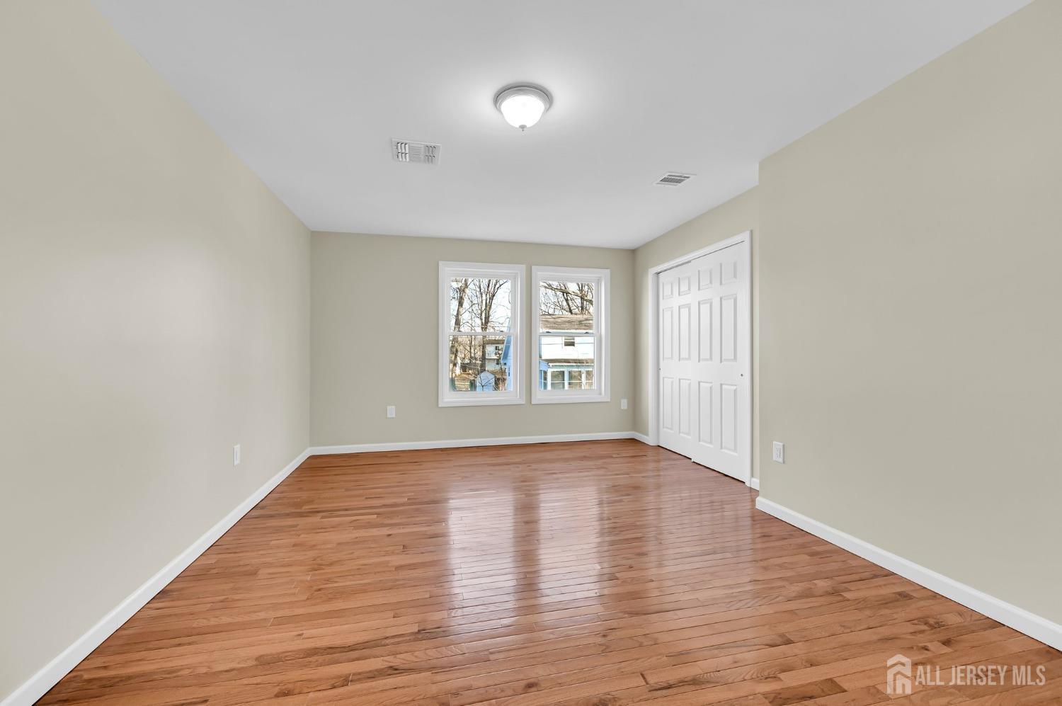 176 Easy Street Edison, NJ 08817 - Photo 37 of 56