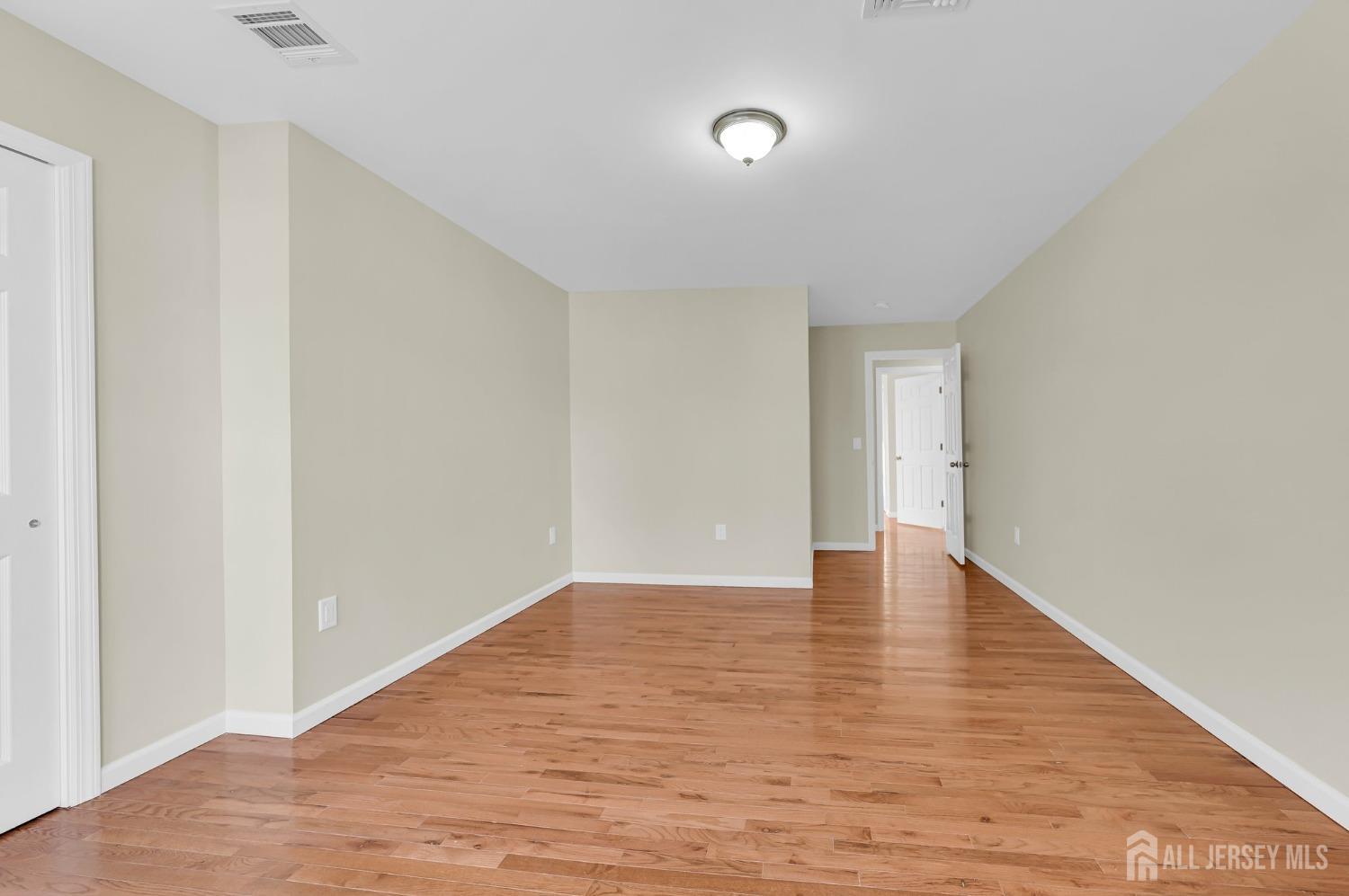 176 Easy Street Edison, NJ 08817 - Photo 38 of 56