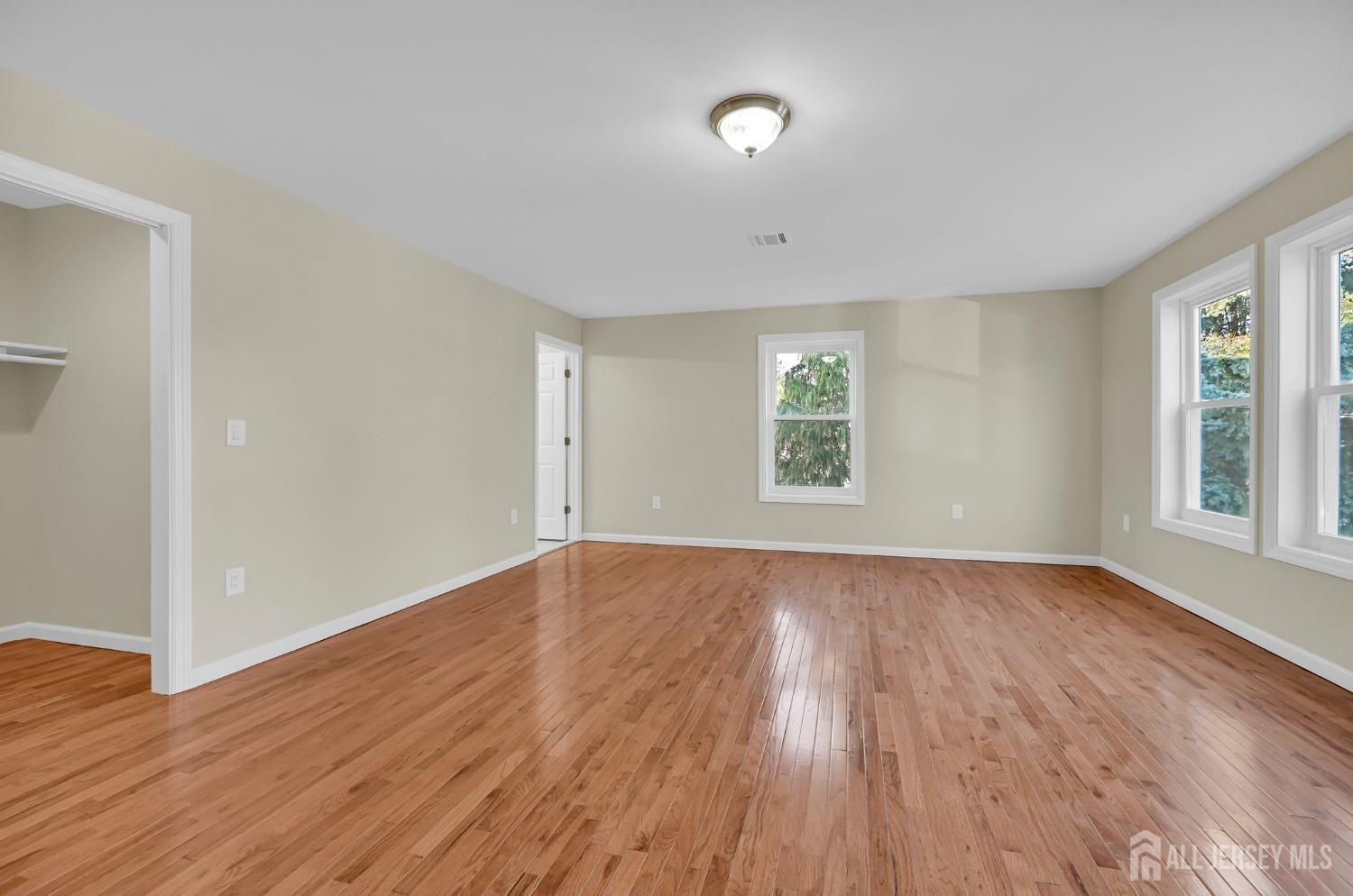 176 Easy Street Edison, NJ 08817 - Photo 39 of 56