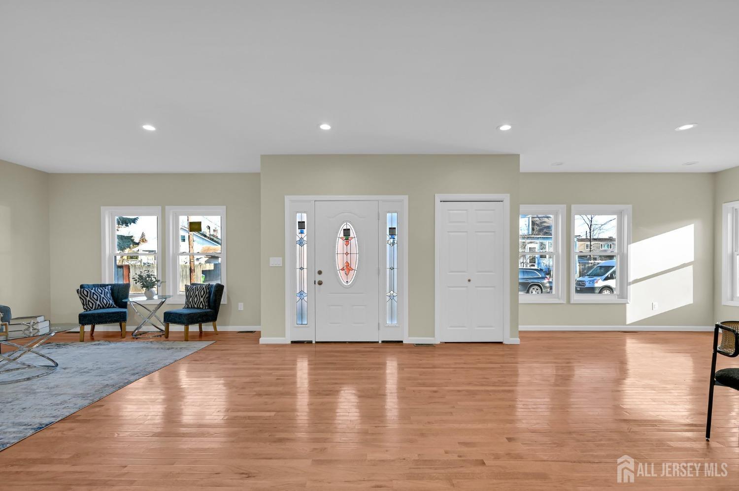 176 Easy Street Edison, NJ 08817 - Photo 4 of 56