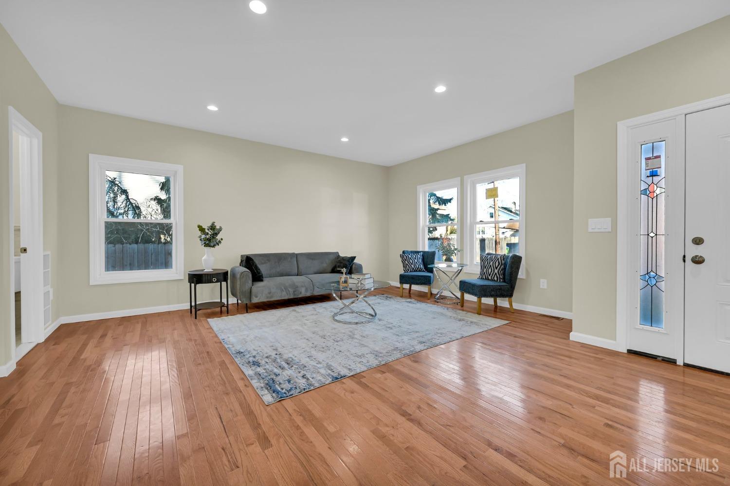 176 Easy Street Edison, NJ 08817 - Photo 5 of 56