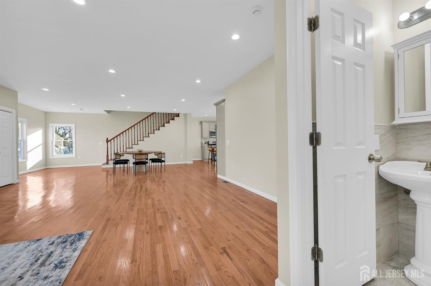 176 Easy Street Edison, NJ 08817 - Photo 10 of 56