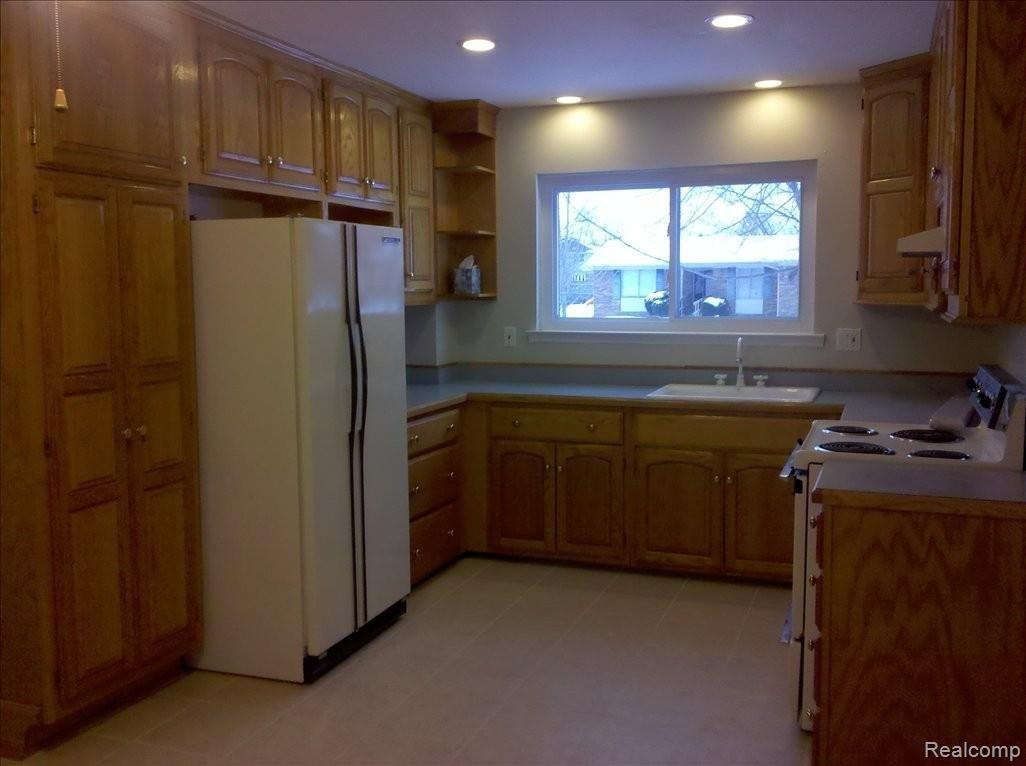 43326 Barchester Road Canton, MI 48187 - Photo 2 of 8 Kitchen