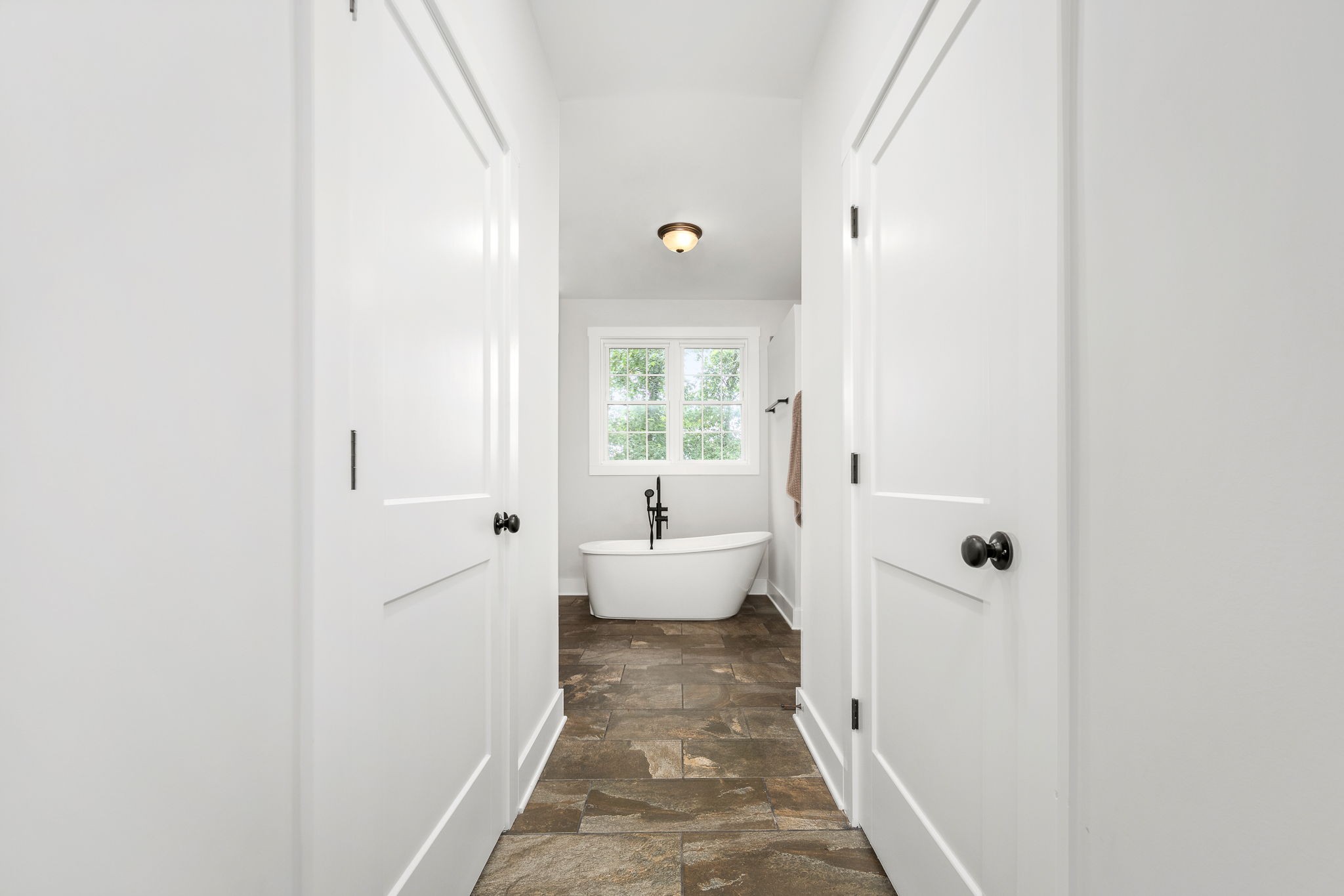 3880 Short Mountain Road Woodbury, TN 37190 - Photo 25 of 59 a bathroom with a bathtub