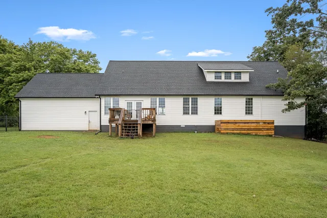 a black and white photo of a room
