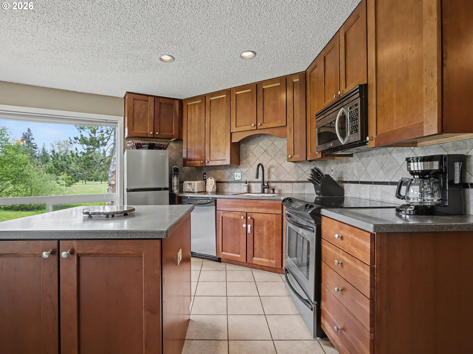 68565 East Fairway Estates Road Welches, OR 97067 - Photo 6 of 44