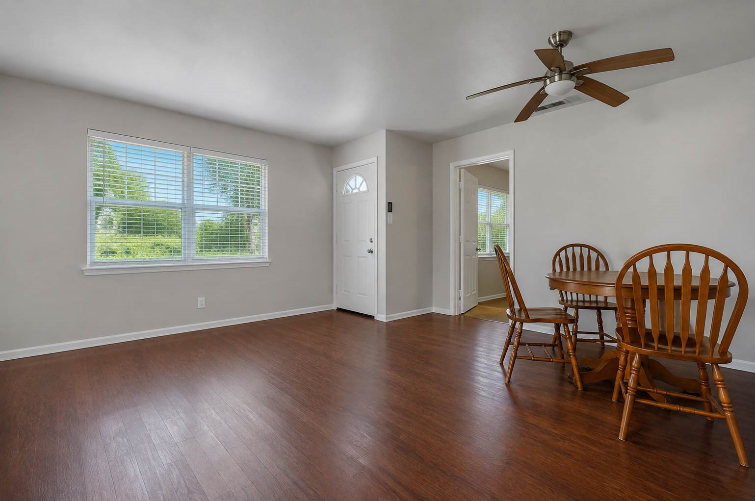 7217 Parker Road Houston, TX 77016 - Photo 3 of 17 Gallery Image 3