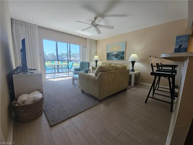 $4,250 | 460 Fox Haven Drive, Unit 1204, Naples, FL 34104
