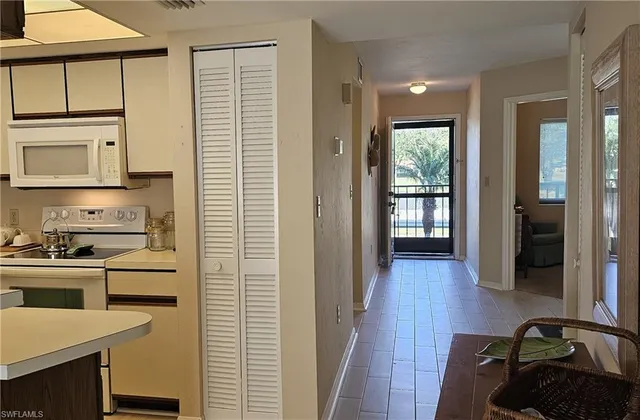 $4,250 | 460 Fox Haven Drive, Unit 1204, Naples, FL 34104