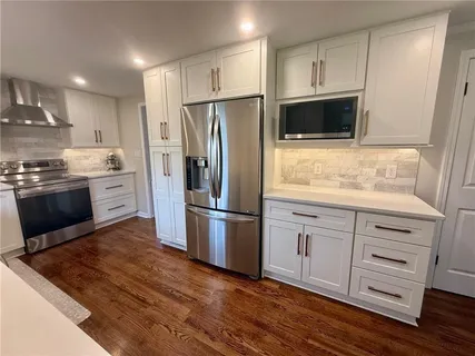 $415,000 | 5709 West 78th Street, Prairie Village, KS 66208