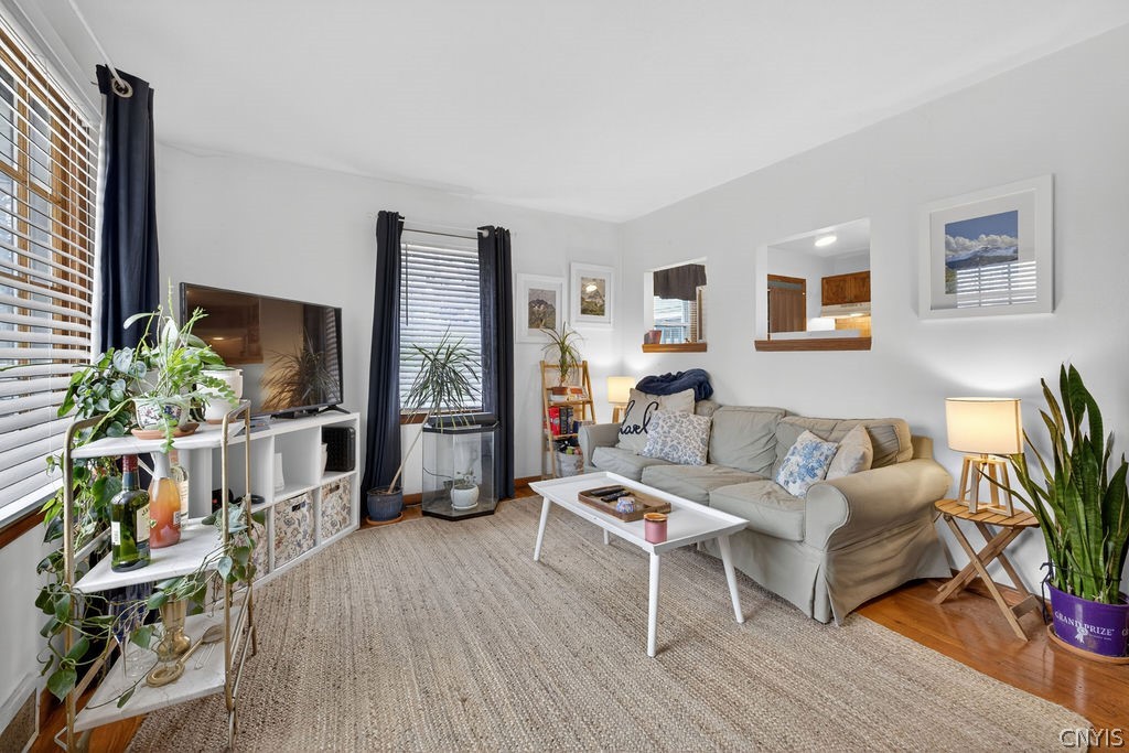 318 Seeley Road Syracuse, NY 13224 - Photo 4 of 29