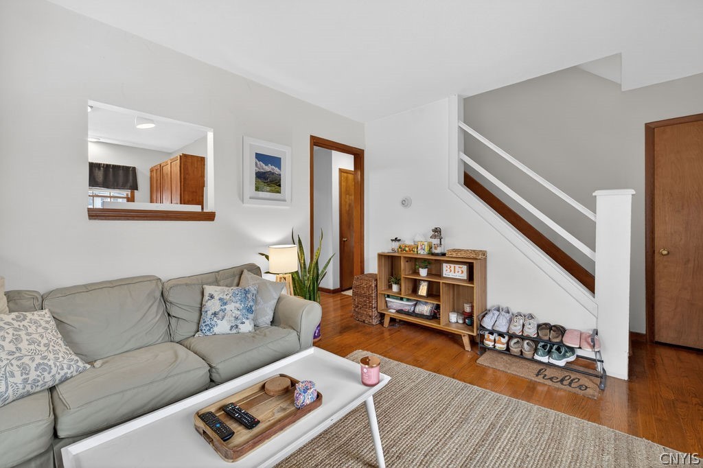 318 Seeley Road Syracuse, NY 13224 - Photo 5 of 29