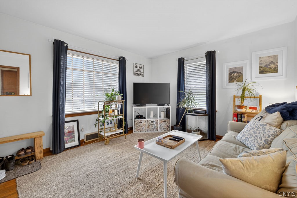 318 Seeley Road Syracuse, NY 13224 - Photo 7 of 29