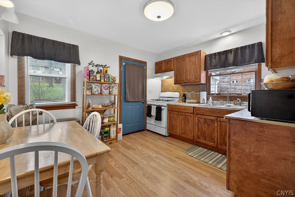 318 Seeley Road Syracuse, NY 13224 - Photo 8 of 29