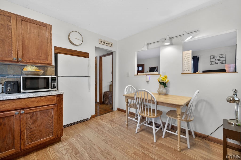 318 Seeley Road Syracuse, NY 13224 - Photo 10 of 29