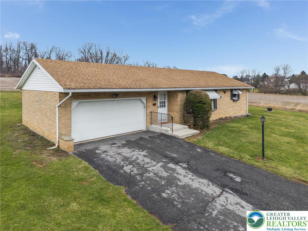 4722 Steuben Road Nazareth, PA 18064 - Photo 3 of 31 Gallery Image 3