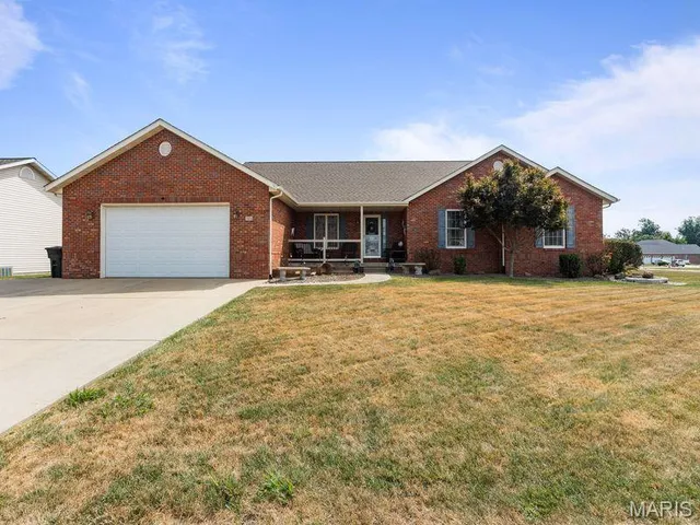 $455,000 | 304 Torrington Lane, Freeburg, IL 62243