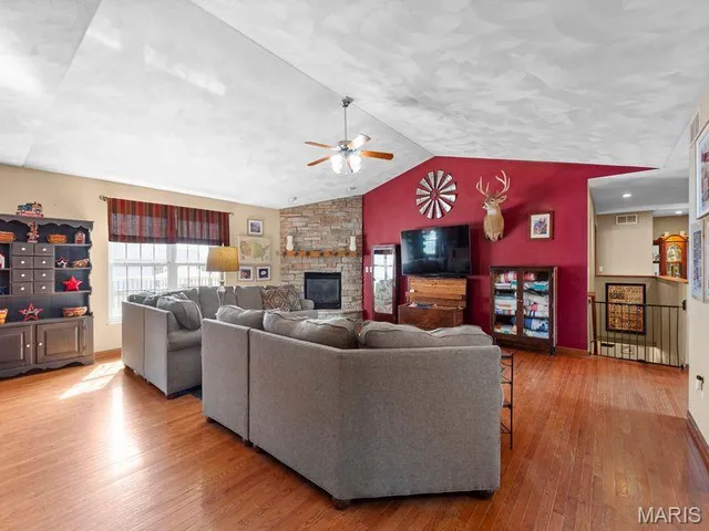 $455,000 | 304 Torrington Lane, Freeburg, IL 62243