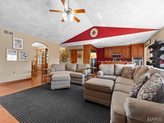 $455,000 | 304 Torrington Lane, Freeburg, IL 62243