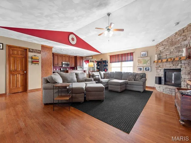 $455,000 | 304 Torrington Lane, Freeburg, IL 62243